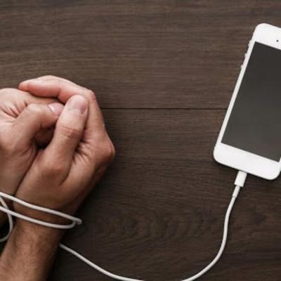 ADICCIÓN AL CELULAR