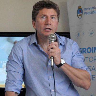 Alejandro Sammartino (Consultor Lácteo, Director de la Revista Infotambo) Unas Cuantas Verdades @marianoobarrio Alejandro Sammartino (Consultor Lácteo, Director de la Revista Infotambo) Unas Cuantas Verdades @marianoobarrio