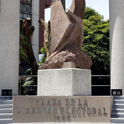 13-10: Enfrentamiento del Ejecutivo contra el Tribunal Supremo de Elecciones.