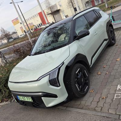 Pedig, meg kellett volna ismerniük... | Kia EV3 | Begurulva podcast