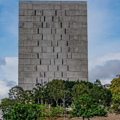 30-3: "Guardianes de la democracia". 30-3: "Guardianes de la democracia".