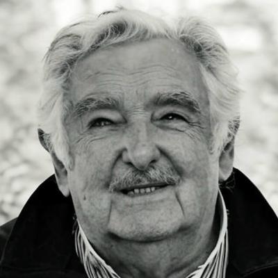 Pepe Mujica, el expresidente uruguayo que inspira con su vida austera, su humanismo y su compromiso con la justicia social. Pepe Mujica, el expresidente uruguayo que inspira con su vida austera, su humanismo y su compromiso con la justicia social.