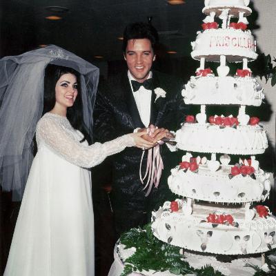 Did Elvis Marry a 14-Year-Old? The Truth About Elvis & Priscilla’s Relationship (Myth Busted) Did Elvis Marry a 14-Year-Old? The Truth About Elvis & Priscilla’s Relationship (Myth Busted)