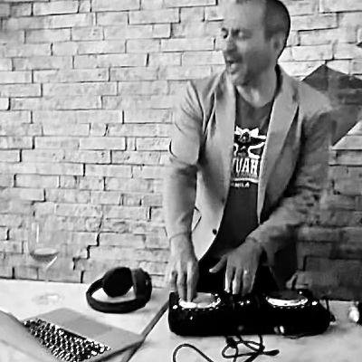 Episode 142: Music & Wine at Green Bar. Live mix by Elian 02-12-2025