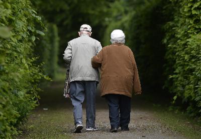Health Day: Fighting ageism, treating voice disorders, and the disease-curing potential of cell therapy