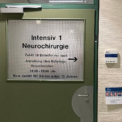 Nach dem Crash: Warten vor der Intensivstation