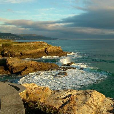 Foz, un paseo en verde y oro por la costa gallega