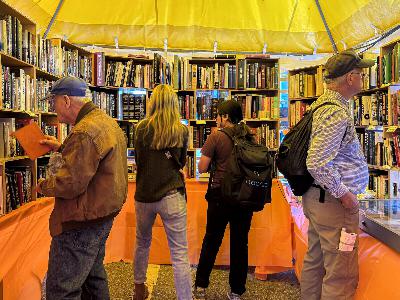 Miami Book Fair: an immigration mystery, bilingual odes to Miami and a post-literate world Miami Book Fair: an immigration mystery, bilingual odes to Miami and a post-literate world