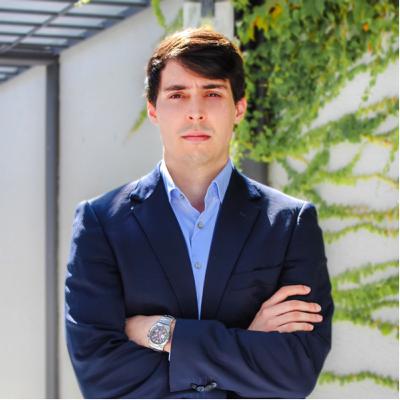 Con Pedro Gutierrez Arranz, joven profesional financiero economista por la Universidad de Málaga. Con Pedro Gutierrez Arranz, joven profesional financiero economista por la Universidad de Málaga.