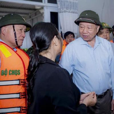 Thời sự 12h 2/11/2025: Tổng Bí thư Tô Lâm thăm, tặng quà người dân bị ảnh hưởng do mưa lũ tại Huế