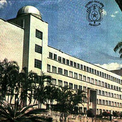 DESIDERATA versión en castellano interpretada por Arturo Benavedes DESIDERATA versión en castellano interpretada por Arturo Benavedes