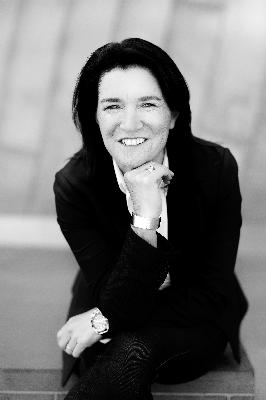 🎙️Business English Storytelling in the Age of AI with Gabrielle Dolan | Real English Conversations Podcast for Global Professionals 🎙️Business English Storytelling in the Age of AI with Gabrielle Dolan | Real English Conversations Podcast for Global Professionals