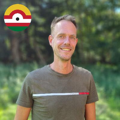 Bram Peters, vaktherapeut drama, kwartiermaker innovatie ggz en eigenaar van ggz-instelling JIJ Genderzorg: ‘Juist door te doen en ervaren ga je uit je hoofd en kom je bij je gevoel, los van de normen vanuit opvoeding, omgeving en de media.’ Bram Peters, vaktherapeut drama, kwartiermaker innovatie ggz en eigenaar van ggz-instelling JIJ Genderzorg: ‘Juist door te doen en ervaren ga je uit je hoofd en kom je bij je gevoel, los van de normen vanuit opvoeding, omgeving en de media.’
