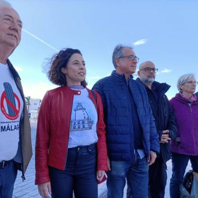 Con Isabel Ruiz Mora en La Voz de Vida. Pertenece y participa activamente en la plataforma "Defender nuestro horizonte", en contra del edificio previsto en el dique de levante del puerto de Málaga Con Isabel Ruiz Mora en La Voz de Vida. Pertenece y participa activamente en la plataforma "Defender nuestro horizonte", en contra del edificio previsto en el dique de levante del puerto de Málaga