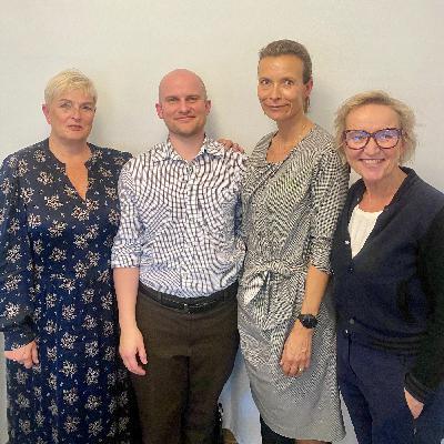 #82 "Min chef drikker sig ned til fredagsbar" #82 "Min chef drikker sig ned til fredagsbar"