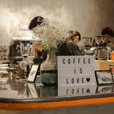 What makes Habakuk Fine Coffee & Bistro a Michelin guide restaurant in Hanoi?