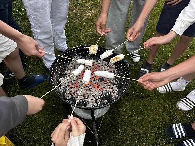 427. När vi samlas i ditt namn