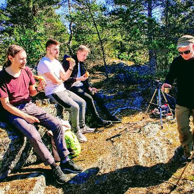 Korpi ForRest tiimin kanssa hetki metsässä