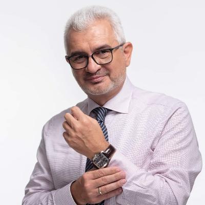 Европа на крайностите и кризите. Емил Спахийски в Политкаст еп. 39