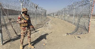 Pakistan-Afghanistan: confini chiusi, guerra aperta Pakistan-Afghanistan: confini chiusi, guerra aperta