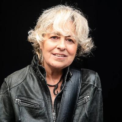 Midus: “Ninguém sabia que eu tinha sido vocalista de uma banda até que um jornalista ensinou a Mel C das Spice Girls a cantar o ‘Cristina’” Midus: “Ninguém sabia que eu tinha sido vocalista de uma banda até que um jornalista ensinou a Mel C das Spice Girls a cantar o ‘Cristina’”