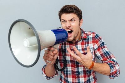 Flash vs. Substance: Pop Psychology Gurus vs.  Real Clinicians