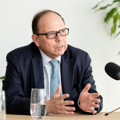 Staffel 2 | 4 mit Ärztekammerpräsident Dr. Thomas Szekeres: Impfen wirkt – zaudern kostet Geld und Leben Staffel 2 | 4 mit Ärztekammerpräsident Dr. Thomas Szekeres: Impfen wirkt – zaudern kostet Geld und Leben