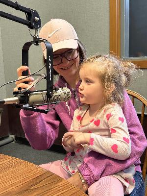 Rick Preuss, Doctor Will Schultz,  and Lee Cohen discuss Gerbils as pets with Kirbay Preuss and her three year old daughter Arabella. Rick Preuss, Doctor Will Schultz,  and Lee Cohen discuss Gerbils as pets with Kirbay Preuss and her three year old daughter Arabella.