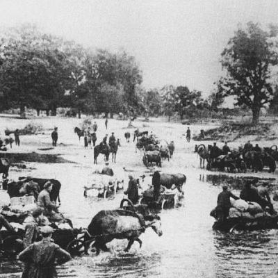 S8 Ep283: THE IMPOSSIBLE DMZ Colleague John Hardie. Hardie discusses the complexities of implementing a demilitarized zone (DMZ) in Ukraine, citing disagreements over sovereignty and administration. Regarding the Zaporizhzhia nuclear plant, he notes Russia is unlik