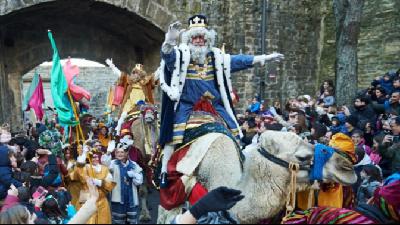 La primera llamada, con Leticia Vergara, de la Asociación Cabalgata de Reyes de Pamplona