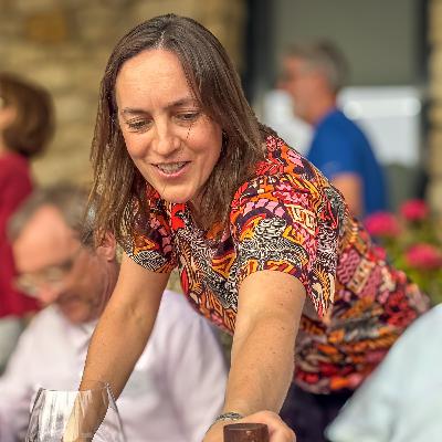 Simone Adams: Präzise Handarbeit im Weinberg
