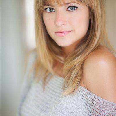 Interview with Christine Lakin: "Step By Step" Actress Interview with Christine Lakin: "Step By Step" Actress