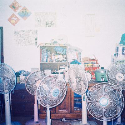 好熱哦雖然開始穿得少一點但還揹著我的遜咖包袱 好熱哦雖然開始穿得少一點但還揹著我的遜咖包袱