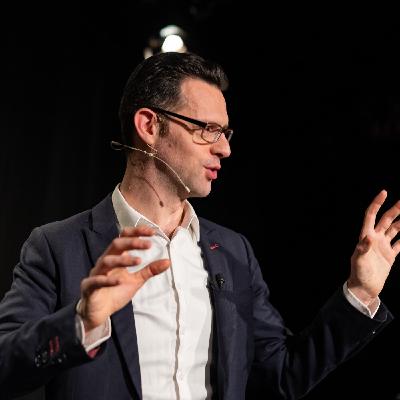 Illusions et biais en entreprise : ce que la magie nous apprend avec Alex Si, magicien-conférencier et auteur du livre Cerveau Menteur!