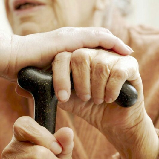 Podcast de Enfermagem - Prevenção de Quedas em Idosos com Alzheimer e Parkinson.