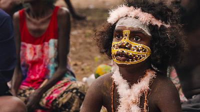 Journey Home + The Wolves Always Come At Night (Australia's Oscar entry) + Happyend
