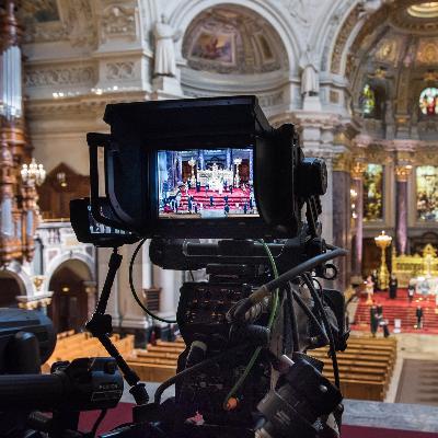 Warum gibt es religiöse Sendungen im Radio und Fernsehen?