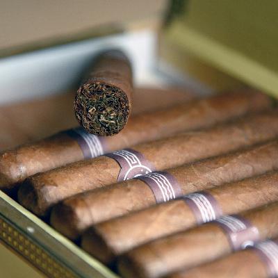 Ni opio, ni coñac: la técnica más extrema de los médicos para calmar a sus pacientes pasaba por meterles un puro por el recto Ni opio, ni coñac: la técnica más extrema de los médicos para calmar a sus pacientes pasaba por meterles un puro por el recto