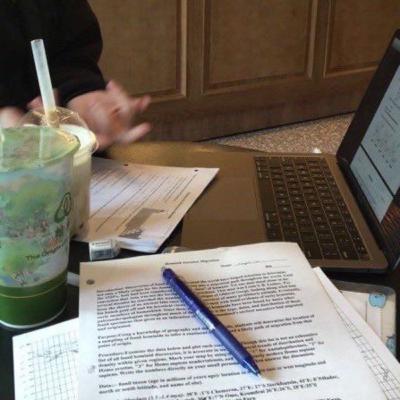 The advantages and disadvantages of dating while studying.