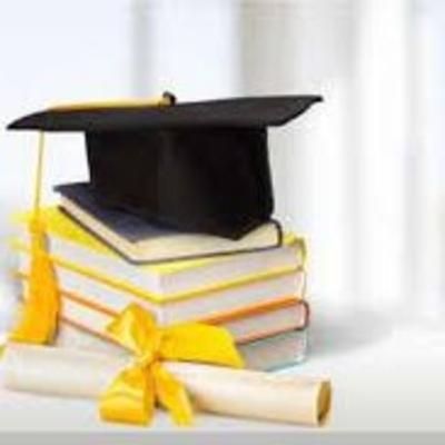 Hari ini nggak bisa hanya andalkan gelar.