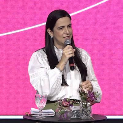 Uma ESSÊNCIA Preservada - Pra. Karlla Sales Uma ESSÊNCIA Preservada - Pra. Karlla Sales