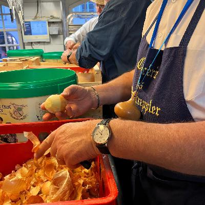 Dans les coulisses de Noël à Sélestat #2 : La préparation du velouté à l'oignon des Zewwelatreppler