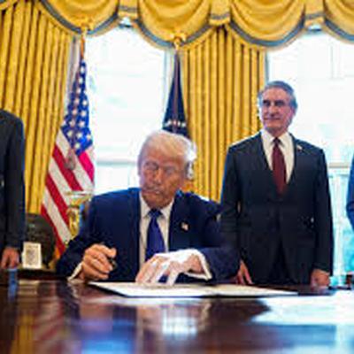 Should Pentagon Target Lawmakers Who Encouraged Troops to Disobey Orders?