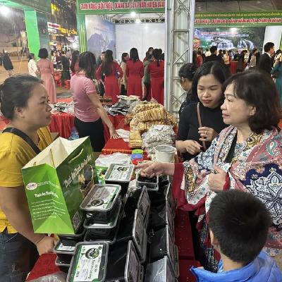 Tiêu điểm - Gỡ khó cho tiêu thụ cho sản phẩm miền núi Tiêu điểm - Gỡ khó cho tiêu thụ cho sản phẩm miền núi