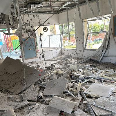 "הרס מוחלט, דלתות נעקרו" "הרס מוחלט, דלתות נעקרו"