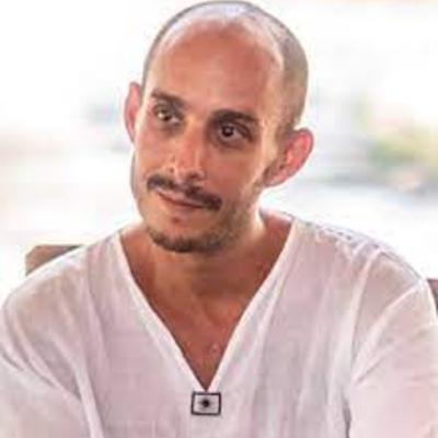 משחקות באש תחת אש - יובל פלוק