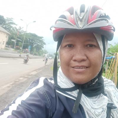 Jalan pagi di lapangan Jalan pagi di lapangan
