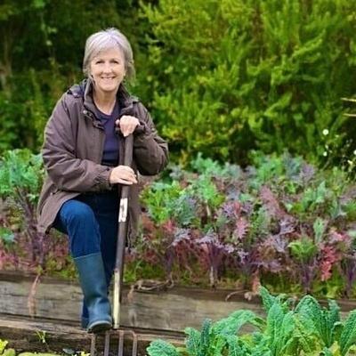Deirdre Ní Bhraonáin. Garraíodóir Chluain na dTor. Deirdre Ní Bhraonáin. Garraíodóir Chluain na dTor.