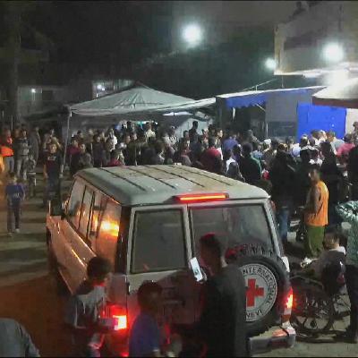 Israeli forces released 5 Palestinian prisoners to Red Cross in southern Gaza