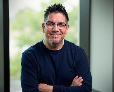 🎙️New Episode: A History Of Creativity, Discipline & Storytelling Mastery with Award-Winning Author Aaron Ryan | Real English Conversations for Global Professionals